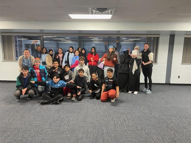 Dearborn K-12 Virtual invited middle schoolers to attend a field trip to Dearborn Ice Skating Center.  Students enjoyed working with Mrs. Thomas to create art at the DISC.